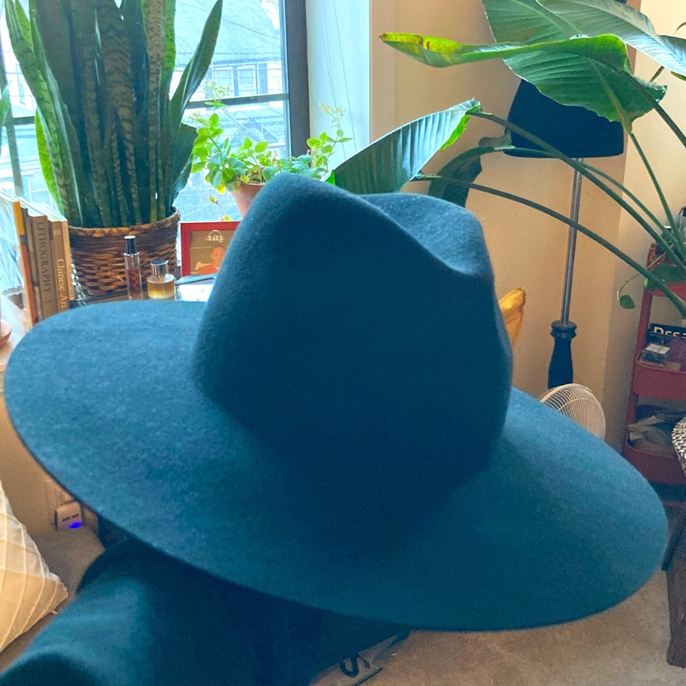 NWT! Wide Brim Gigi Pip Scottie hat size 61 in Black